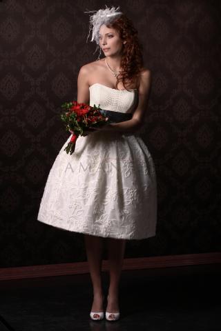 короткое свадебное платье с пышной юбкой